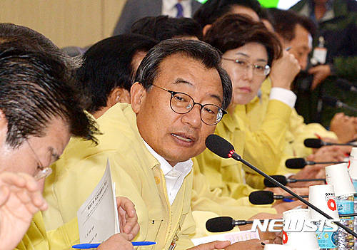 ▲ 이정현 새누리당 대표와 최고위원들은 21일 오후 경북 경주시 양북면 한국수력원자력 본사에서 열린 동해안 원자력발전소 지진 안전점검 현장최고위원회의 회의를 하고 있다. ⓒ 뉴시스