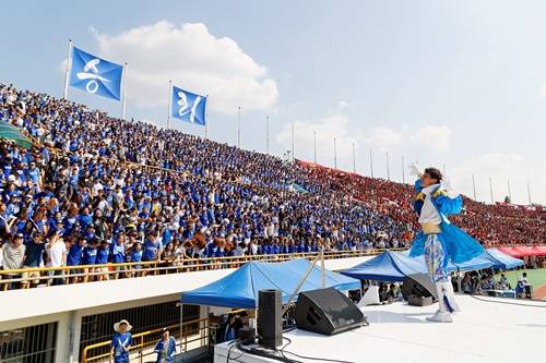 ▲ 지난해 9월 '2015 정기고연전' 축구 경기가 펼쳐진 서울 목동주경기장에서 고려대학교와 연세대학교 학생들이 응원을 벌이고 있다. ⓒ연세대