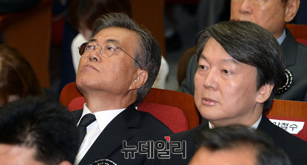 ▲ 더불어민주당 문재인 전 대표(왼쪽)와 국민의당 안철수 전 대표.ⓒ뉴데일리DB