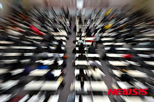 ▲ 지난 21일 4년제 대학 2017학년도 수시모집 원서접수 마감 결과 '정부 재정지원 제한대학'으로 지정된 학교 상당수가 전년도대비 경쟁률이 하락했다. ⓒ뉴시스