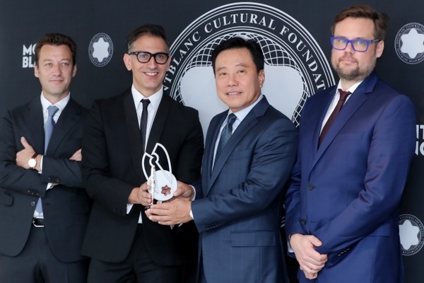 ▲ (왼쪽부터) 릭 에더 몽블랑 코리아 지사장, 샘 바더윌 몽블랑 문화재단 이사장, 유상덕 송은문화재단 이사장, 틸 펠라스 몽블랑 문화재단 이사장ⓒ연합뉴스