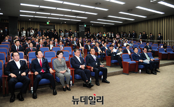 ▲ 모두발언하는 새누리당 이정현 대표 ⓒ 뉴데일리 공준표