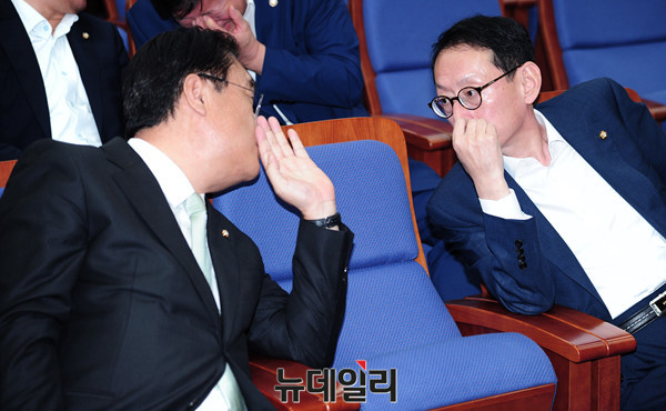 ▲ 왼쪽부터 새누리당 정진석 원내대표, 김도읍 원내수석부대표 ⓒ 뉴데일리 공준표