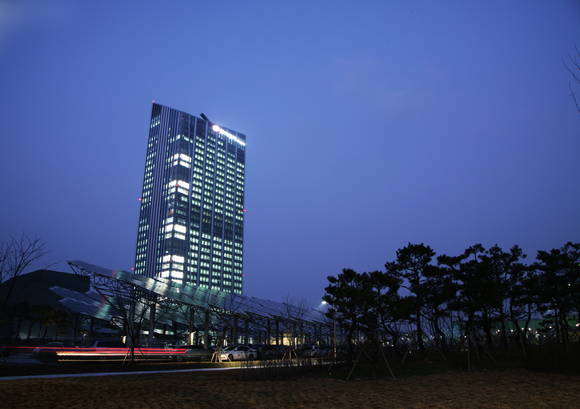 ▲ 한국전력은 23일 전력그룹사 사장단회의를 열고 에너지신산업 분야에 9조원을 투자하기로 했다. ⓒ 한전 본사