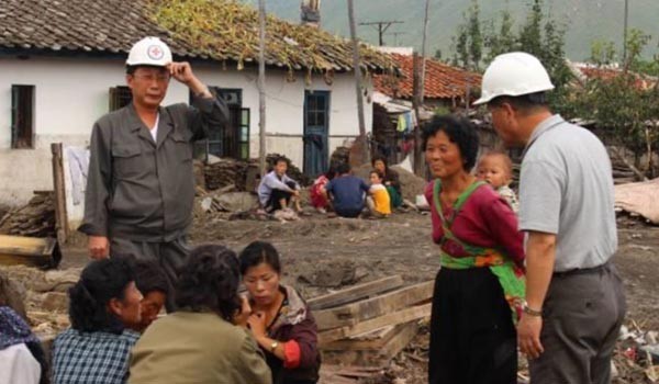 ▲ 북한 수해복구 현장을 찾은 국제적십자사 직원들. ⓒ유엔-미국의 소리 방송 관련보도 화면캡쳐