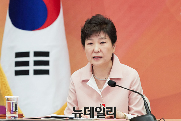 박근혜 대통령이 24일 오후 청와대에서 열린 '2016년 장·차관 워크숍'에서 모두발언을 하고 있다. ⓒ뉴데일리