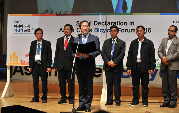 ▲ '2016 아시아 도시 자전거 포럼' 개회식에서 박원순 서울시장이 발언하고 있다. ⓒ서울시 제공