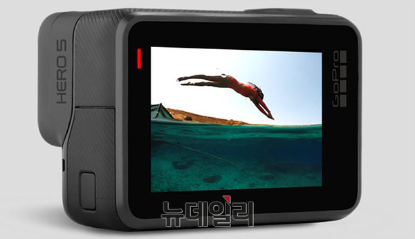 ▲ 2인치 터치형 LCD로 영상과 편집이 가능한, 고프로 액션캠 '히어로5' ⓒGoPro사 홈페이지