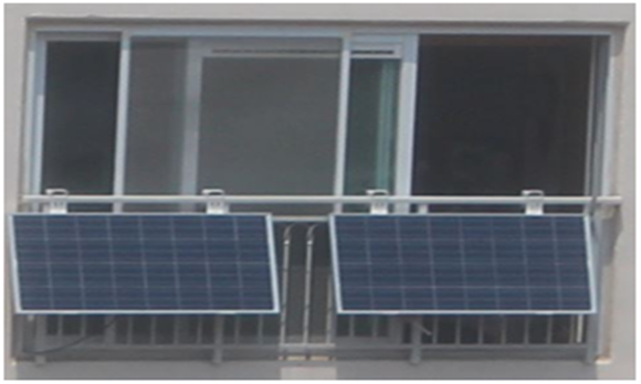 ▲ 주택에 설치된 베란다형 태양광 발전소 ⓒ 경기도청