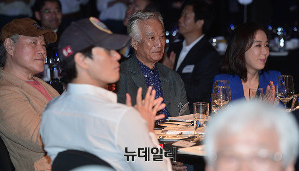 ▲ 한 자리에 모인 강신성일-강수연-유지태-이장호.  ⓒ 정상윤 기자