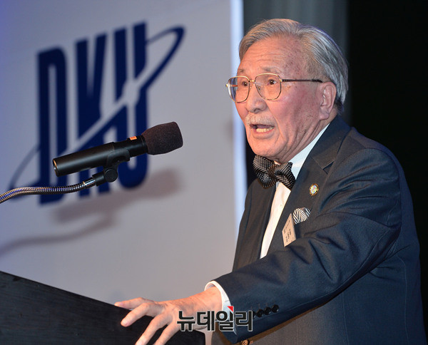 ▲ 축사를 하는 김동길 단국대 석좌교수.  ⓒ 정상윤 기자