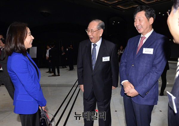 ▲ 단국대 후원의 밤 행사에 참석한 배우 강수연.  ⓒ 정상윤 기자