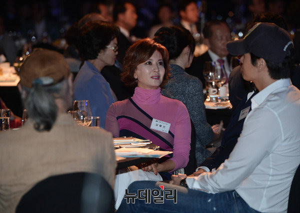 ▲ 가운데 배우 김혜선의 모습도 보인다.  ⓒ 정상윤 기자