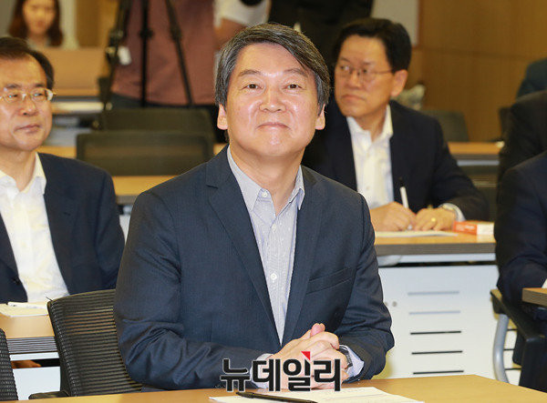 ▲ 국민의당 안철수 전 상임공동대표가 28일 자신의 싱크탱크 및 '진심캠프' 출신 인사들을 불러 모은다. ⓒ뉴데일리 이종현 기자