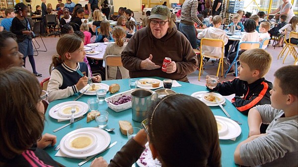 ▲ 마이클 무어 감독 최신 개봉작 '다음 침공은 어디'의 한 장면. ⓒ네이버 캡쳐