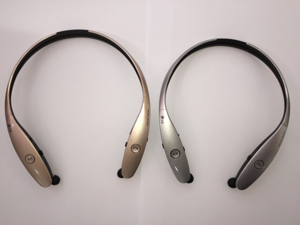 LG 블루투스 이어폰의 정품(좌)와 중국산 짝퉁제품(우)ⓒ부산진경찰서 제공