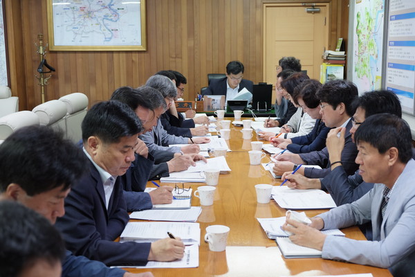 ▲ 고령군이 29일 배용수 부군수 주재로 군청에서 규제개혁 점검회의를 가졌다.ⓒ고령군 제공