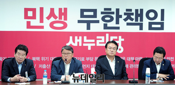 ▲ 왼쪽부터 새누리당 강석호 최고위원, 조원진 최고위원, 정진석 원내대표, 이장우 최고위원 ⓒ 뉴데일리 공준표