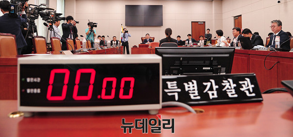 ▲ 새누리당 권성동 법사위원장 불참으로 위원장석에 앉은 더불어민주당 박범계 의원 ⓒ 뉴데일리 공준표