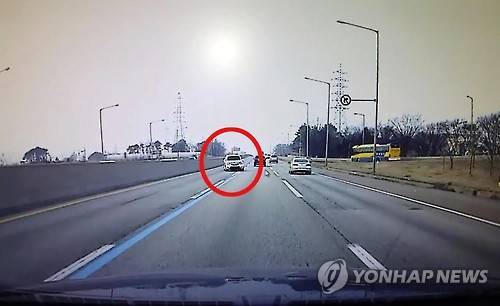 ▲ 차량 역주행 모습.ⓒ연합뉴스