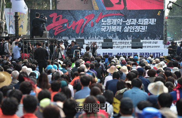 ▲ 1일 오후, 백남기투쟁본부와 민중총궐기투쟁본부가 서울 대학로에서 집회를 열고 있다. ⓒ뉴데일리 정상윤 기자