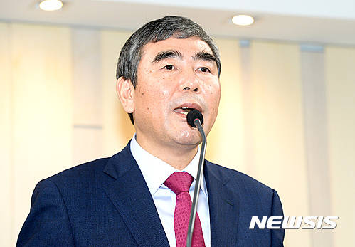 ▲ 이관순 한미약품 대표가 2일 열린 긴급 기자간담회를 통해 해명하고 있다. ⓒ뉴시스