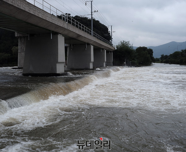 ▲ 국민안전처는 3일 오후 세종2청사 중앙재난안전상황실에서 8개 시·도의 재난관리실장들과 ‘제18호 태풍 차바 대처 긴급대책회의’를 개최했다. (해당사진 관련 없음). ⓒ뉴데일리 DB