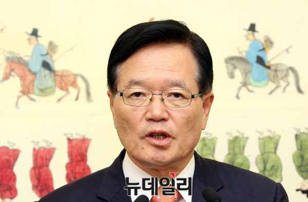 ▲ 새누리당 출신 정의화 전 국회의장은 지난 달 8일 손학규 전 더불어민주당 상임고문을 만났다. 이를 두고 정치권 일각에서는 제3지대를 위한 만남이라는 말이 나왔다. ⓒ뉴데일리 이종현 기자