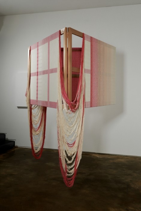 ▲ 차승언, One thing-1(Hiking Clothes123)_면사 합성사 나무프레임, 220x145x145cm, 2014