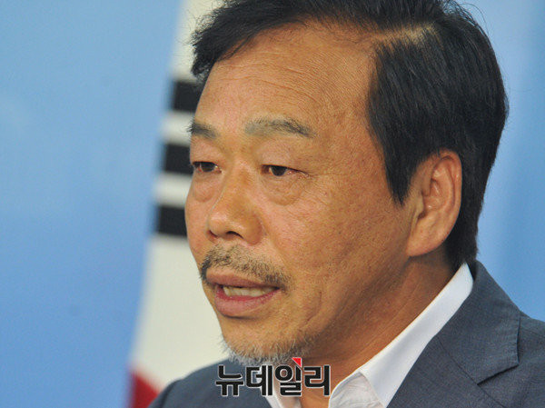 ▲ 새누리당 이완영 의원이 5일 라디오에 출연해 