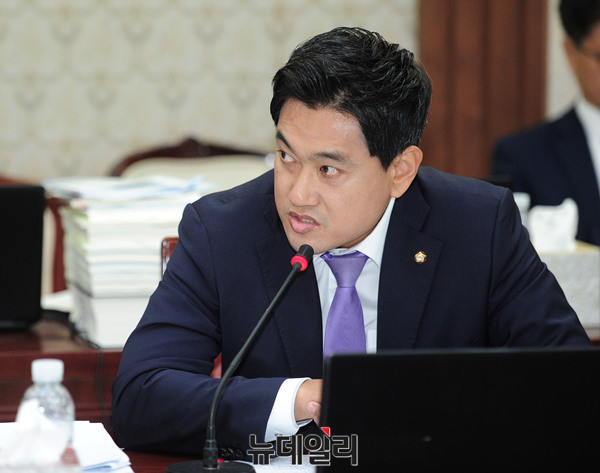 ▲ 질의하는 새누리당 오신환 의원(서울 관악구을) ⓒ 뉴데일리 공준표