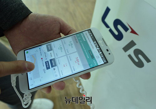 ▲ LS산전의 H-EMS를 통해 스마트폰으로 에너지 소비 현황 등을 실시간으로 확인할 수 있다.ⓒ뉴데일리