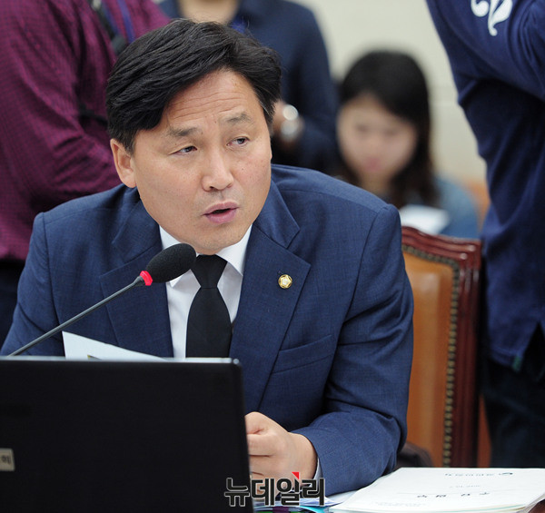 ▲ 질의하는 더불어민주당 김영진 의원(경기 수원시병) ⓒ 뉴데일리 공준표