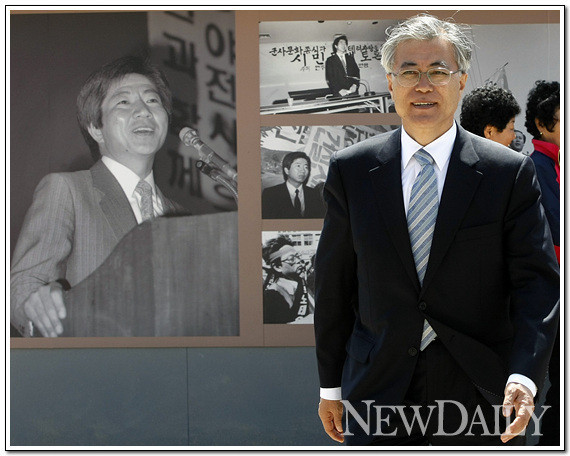 ▲ 문재인 전 더불어민주당 대표가 6일 서울 세종대로 한국프레스센터에서 열린 '정책공간 국민성장' 창립 준비 심포지엄에서 기조연설을 하고 있다. ⓒ뉴시스