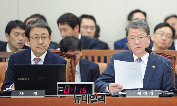 ▲ 왼쪽부터 김봉래 국세처차장, 임환수 국세청장 ⓒ 뉴데일리 공준표