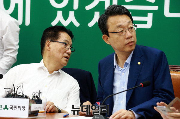 ▲ 지난 7일 중국 어선이 불법 조업을 단속하는 우리 해경 고속단정을 침몰시킨 사건과 관련, 야권이 "공권력이 무너졌다"며 그 책임을 우리 정부에 전가하고 있다. ⓒ뉴데일리 이종현 기자