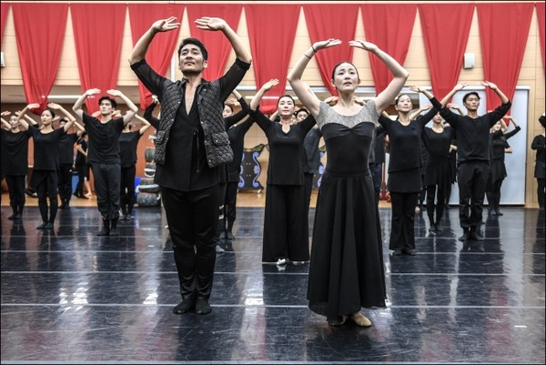 ▲ 10일 진행된 춤극 '신시' 연습, 이정윤과 김주원 외