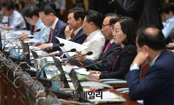 ▲ 새누리당 김현아 의원(오른쪽 두 번째). ⓒ뉴데일리 정상윤 기자