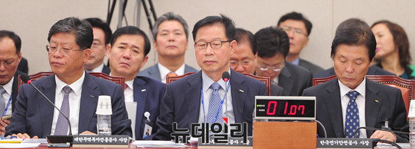 ▲ 질의에 답변하는 김영학 한국무역보험공사 사장 ⓒ 뉴데일리 공준표