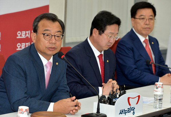 ▲ 13일 새누리당 최고위원회의에 참석한 새누리당 이정현 대표. 이날 회의에는 정진석 원내대표와 조원진 최고위원이 건강을 이유로 불참했다. ⓒ뉴시스 DB
