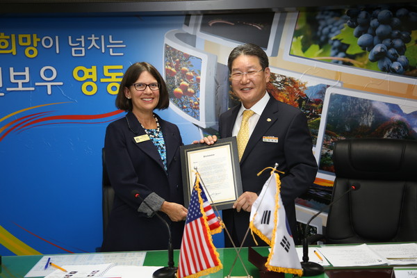 ▲ 영동군과 美알라미다시가 14일 ‘리더스 교류추진 좌담회’를 가졌다.ⓒ영동군