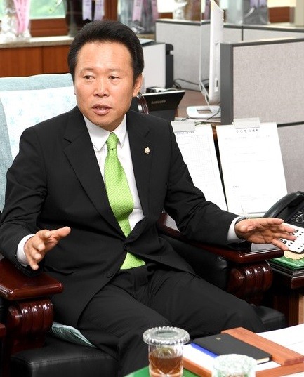 ▲ 취임 100일을 맞은 황영호 청주시의장.ⓒ청주시의회