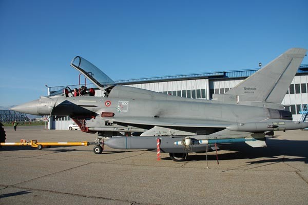 ▲ 2013년 11월 촬영한, 유로파이터 타이푼에 '타우러스' 미사일을 장착한 모습. ⓒ'타우러스' 미사일 제작 컨소시엄 참여사인 MDBA 홈페이지 캡쳐