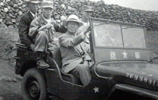 ▲ 수시로 전선 시찰에 나서는 이승만 대통령.(지료사진)