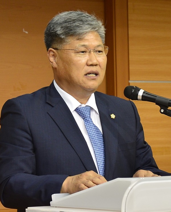 ▲ 제245회 임시회에서 개회사를 하고 있는 김정문 시의장.ⓒ제천시의회