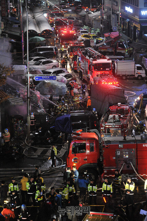 ▲ 2014년 10월 동대문 화재. ⓒ뉴데일리 정상윤 기자
