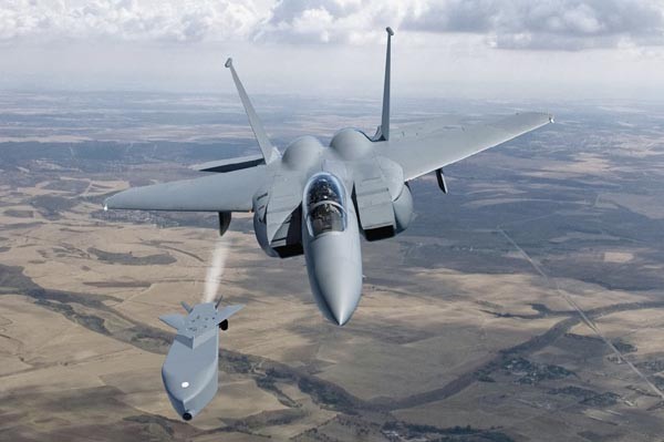 ▲ F-15 전투기에서 타우러스 미사일을 발사하는 상상도. 한국 공군이 가장 먼저 해야 할 일 아닐까. ⓒ프리 리퍼블릭 닷컴 화면캡쳐