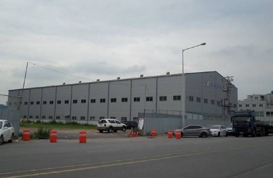 ▲ 전남 순천시 율촌 제1산업단지 3블록에 위치한 공장. 이곳은 지난 9월 법원경매로 나와 2번 유찰 끝에 3번째 경매서 유동화회사에 팔렸다. ⓒ 지지옥션