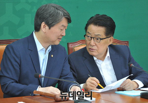 ▲ 국민의당 안철수(좌) 전 상임공동대표와 박지원(우) 비상대책위원장. ⓒ뉴데일리 이종현 기자