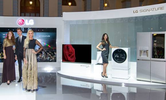 ▲ LG전자가 20만 관람객이 방문하는 러시아 최대 패션쇼 '모스크바 패션위크'에 참가해 LG 시그니처 등 프리미엄 가전을 선보였다. ⓒLG전자